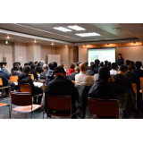 コミセン大ホールの様子