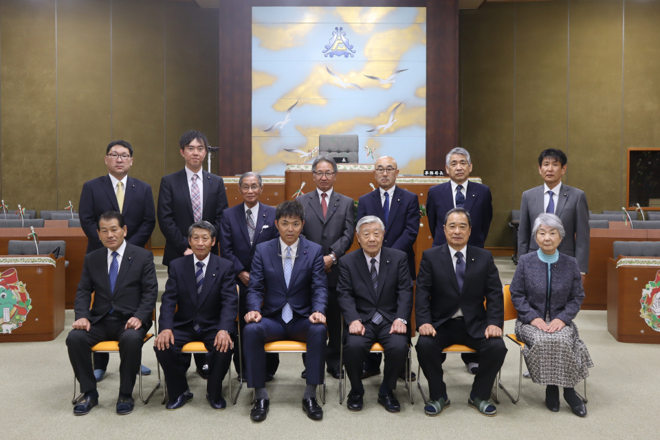 議員集合写真(令和6年5月撮影)